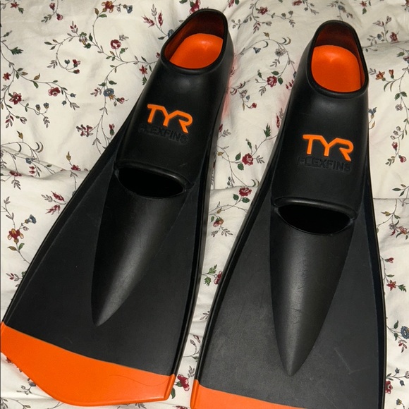 TYR Flexfins Black and Orange Swim Fins Sz 1-3 kids - Picture 1 of 6